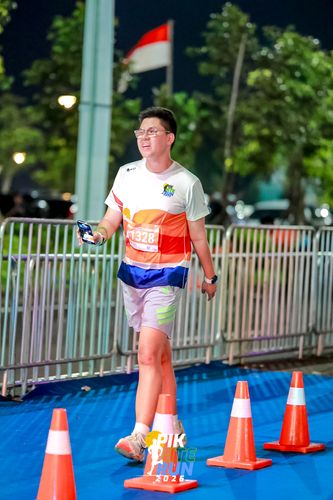 Race photo from PIK NITE RUN 2025