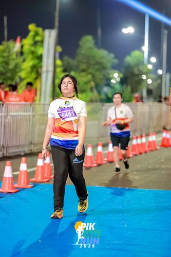 Race photo from PIK NITE RUN 2025