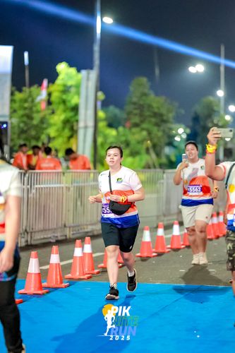Race photo from PIK NITE RUN 2025