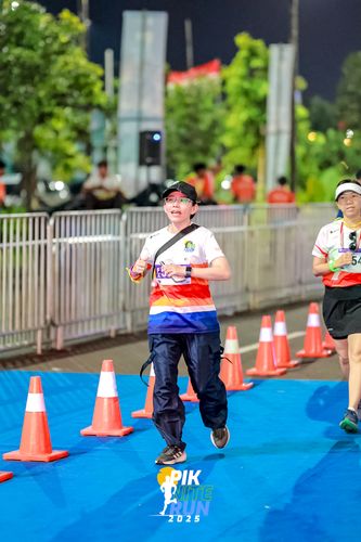 Race photo from PIK NITE RUN 2025