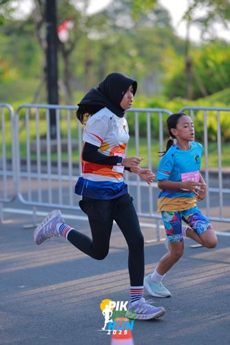 Race photo from PIK NITE RUN 2025