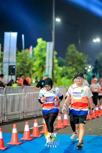 Race photo from PIK NITE RUN 2025