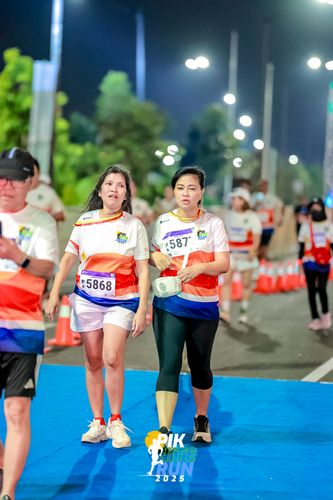 Race photo from PIK NITE RUN 2025