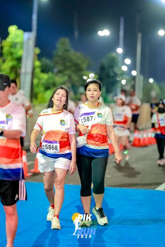 Race photo from PIK NITE RUN 2025