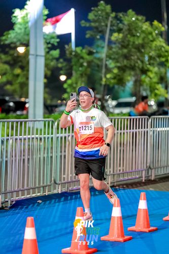 Race photo from PIK NITE RUN 2025