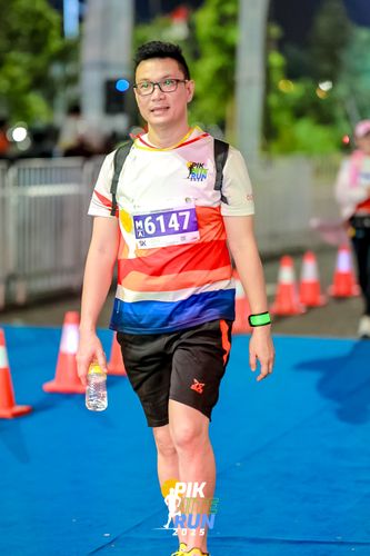Race photo from PIK NITE RUN 2025