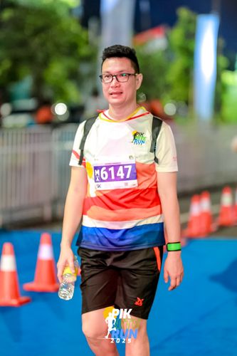 Race photo from PIK NITE RUN 2025