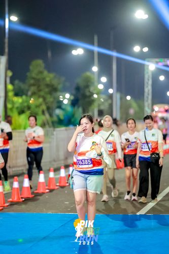Race photo from PIK NITE RUN 2025