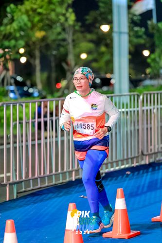 Race photo from PIK NITE RUN 2025