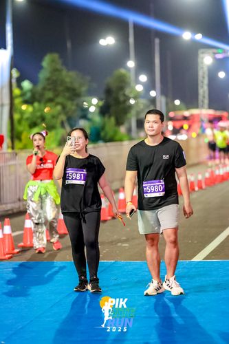 Race photo from PIK NITE RUN 2025