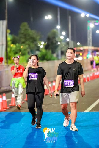 Race photo from PIK NITE RUN 2025