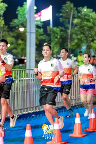 Race photo from PIK NITE RUN 2025