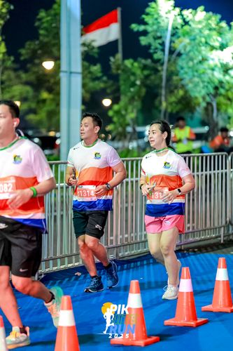 Race photo from PIK NITE RUN 2025