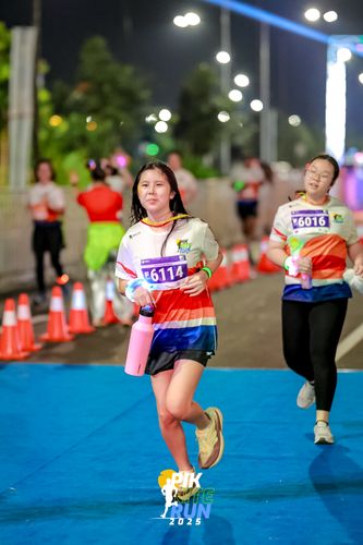 Race photo from PIK NITE RUN 2025