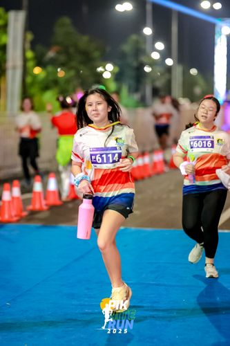 Race photo from PIK NITE RUN 2025