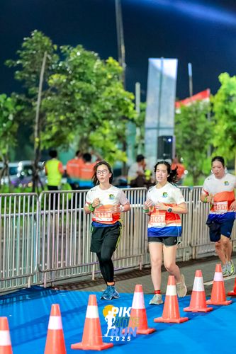 Race photo from PIK NITE RUN 2025