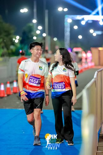 Race photo from PIK NITE RUN 2025