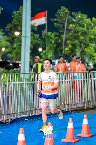 Race photo from PIK NITE RUN 2025