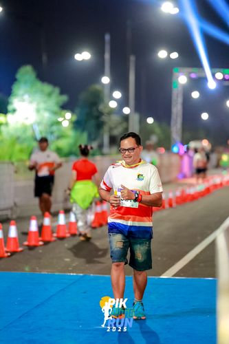 Race photo from PIK NITE RUN 2025