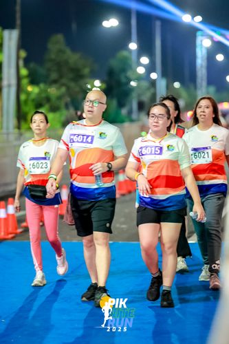 Race photo from PIK NITE RUN 2025