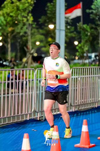 Race photo from PIK NITE RUN 2025