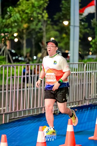 Race photo from PIK NITE RUN 2025