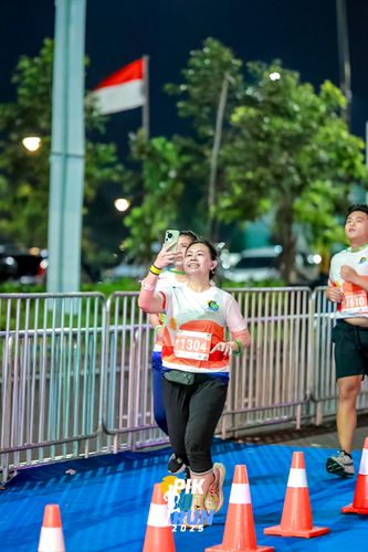Race photo from PIK NITE RUN 2025