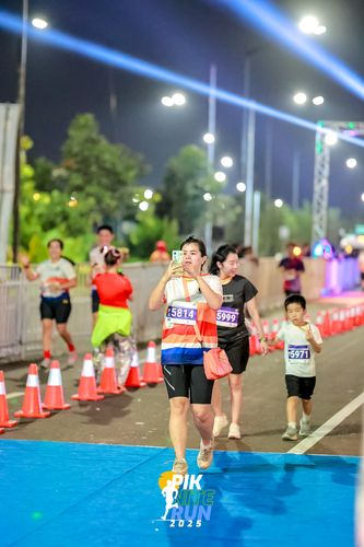 Race photo from PIK NITE RUN 2025