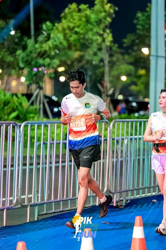 Race photo from PIK NITE RUN 2025