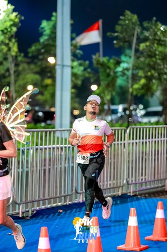 Race photo from PIK NITE RUN 2025