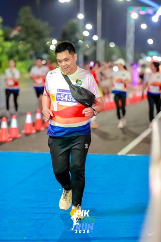 Race photo from PIK NITE RUN 2025