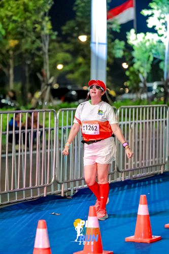 Race photo from PIK NITE RUN 2025