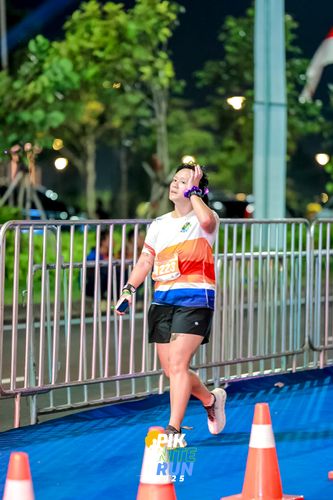 Race photo from PIK NITE RUN 2025