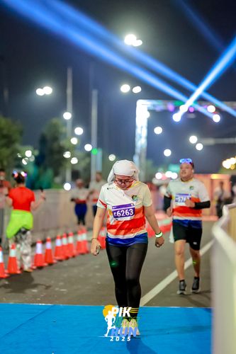 Race photo from PIK NITE RUN 2025