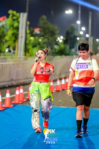 Race photo from PIK NITE RUN 2025