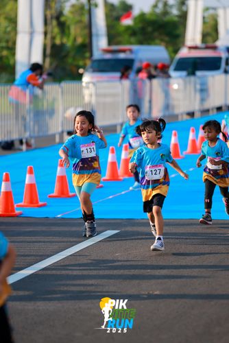 Race photo from PIK NITE RUN 2025