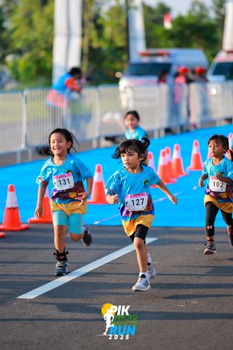 Race photo from PIK NITE RUN 2025