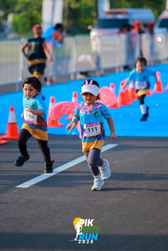 Race photo from PIK NITE RUN 2025