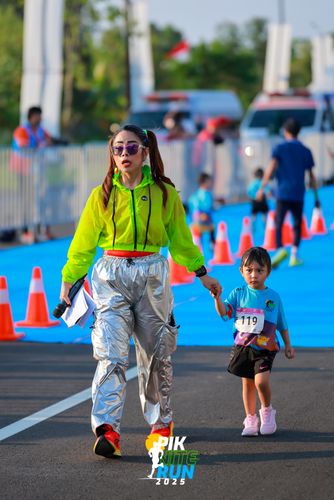 Race photo from PIK NITE RUN 2025