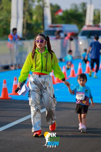 Race photo from PIK NITE RUN 2025