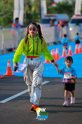 Race photo from PIK NITE RUN 2025