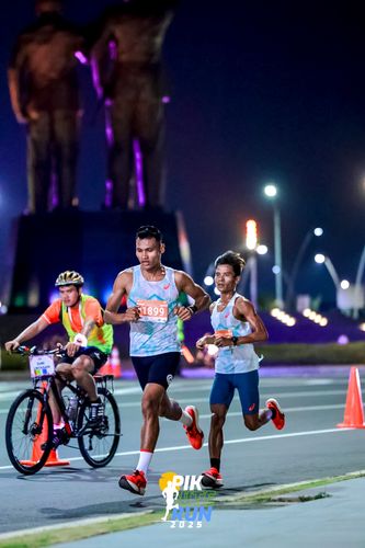 Race photo from PIK NITE RUN 2025