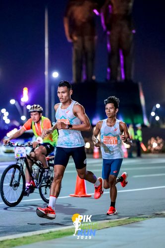 Race photo from PIK NITE RUN 2025