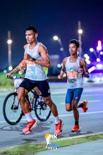 Race photo from PIK NITE RUN 2025