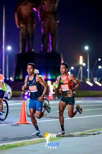 Race photo from PIK NITE RUN 2025