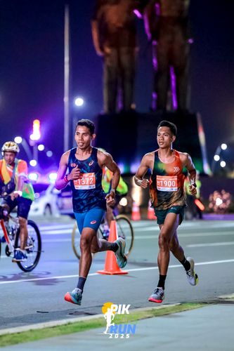 Race photo from PIK NITE RUN 2025