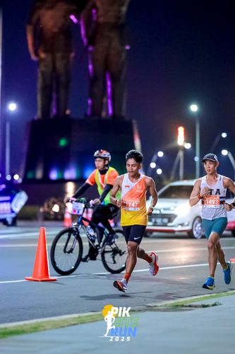 Race photo from PIK NITE RUN 2025