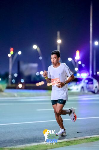 Race photo from PIK NITE RUN 2025