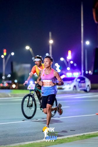 Race photo from PIK NITE RUN 2025