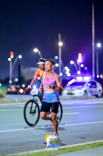 Race photo from PIK NITE RUN 2025